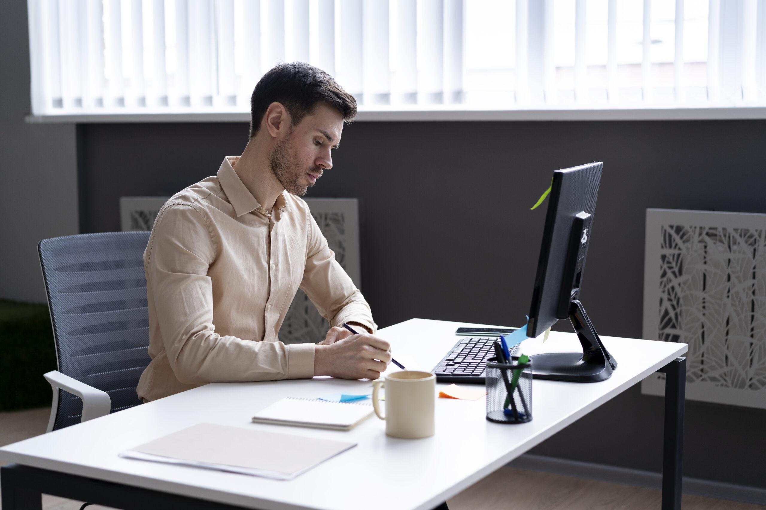 freelancer tools 2026 - professional freelancer working productively at desk